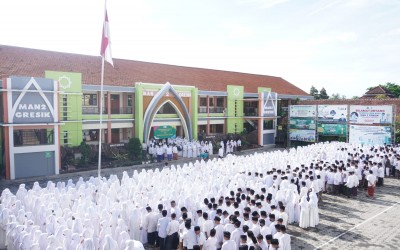 Bangga Menjadi Santri, MAN 2 Gresik Memeriahkan Peringatan Hari Santri Nasional 2022